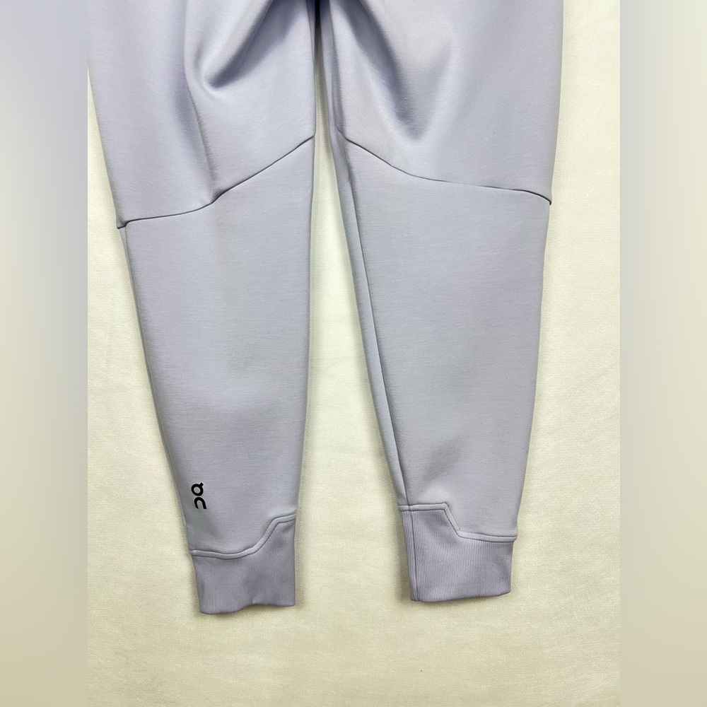 ON Running's  RUN ON CLOUDS SWEAT PANTS, Women size L - Picture 16 of 16